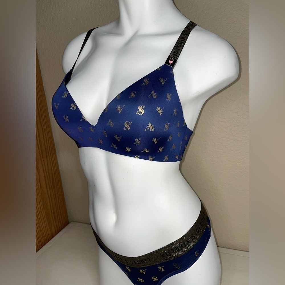 Victoria’s Secret Bra & Panty VS T-shirt light lined Wireless Bra VS Print 🆕
